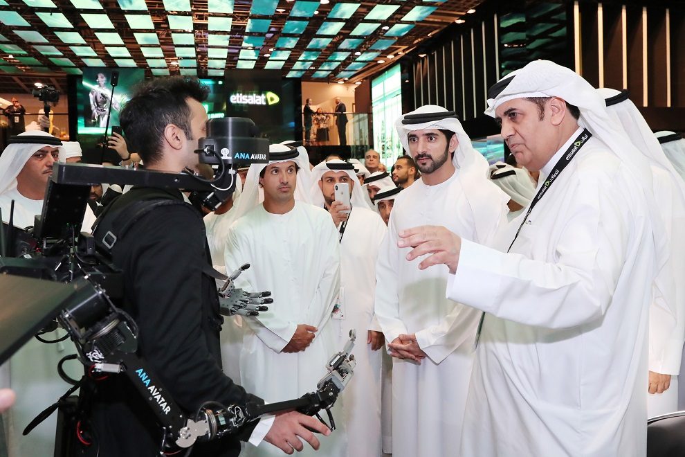 Sheikh Hamdan_GCEO_Etisalat stand 2