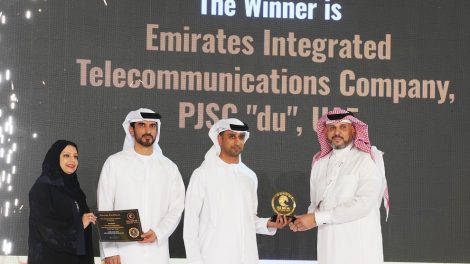 du-Receives-Best-Nationalisation-Award-GCC