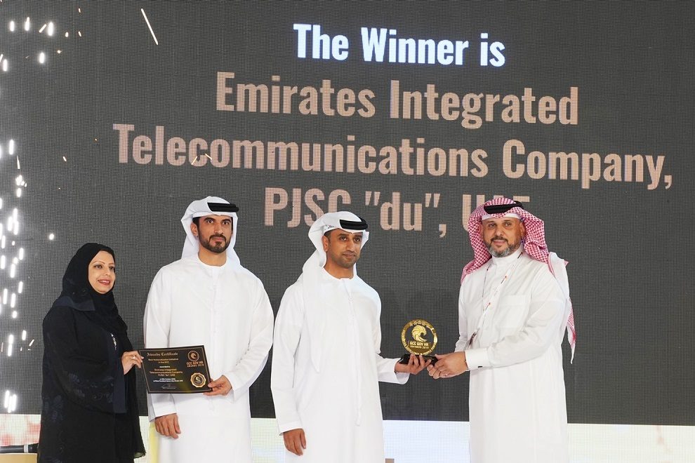 du-Receives-Best-Nationalisation-Award-GCC