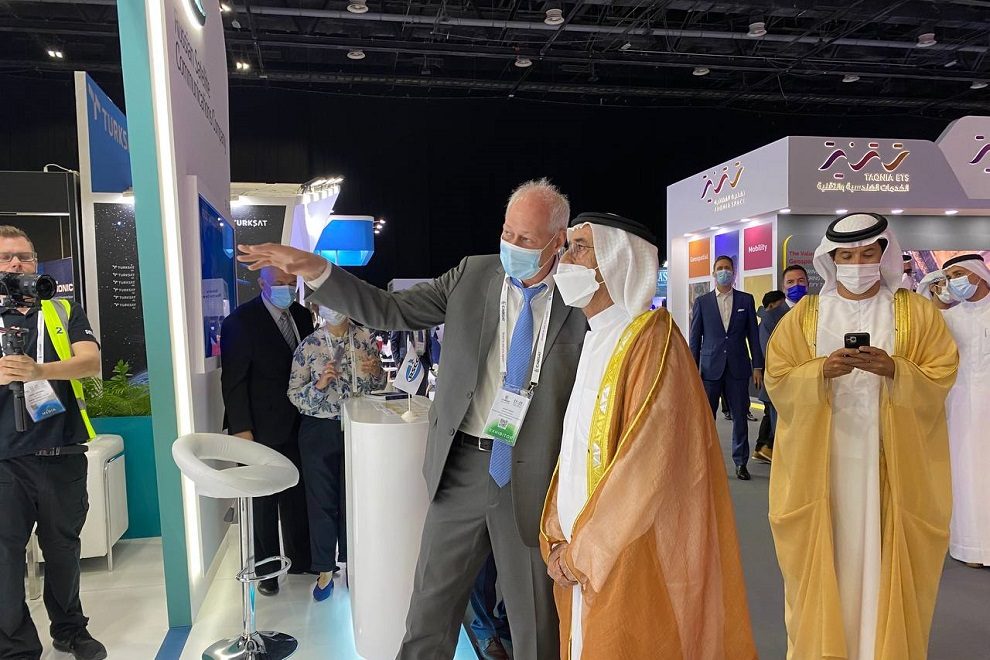 Sheikh Hasher Bin Maktoum Al Maktoum visited the RSCC stand at Cabsat 2021