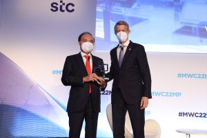 ITU Secretary-General receives global mobile industry award