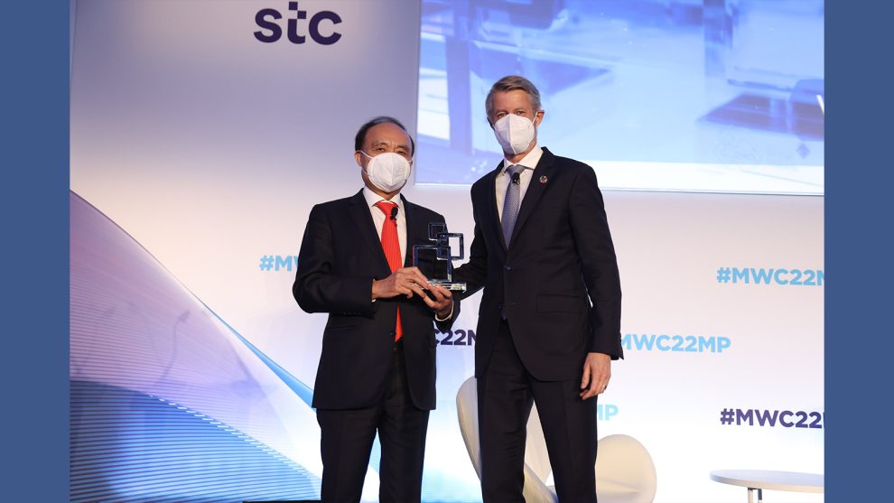 ITU Secretary-General receives global mobile industry award