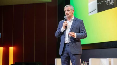 Serge Conesa highlights the importance of energy efficiency in the AI space at ITU’s “AI for Good” in Geneva