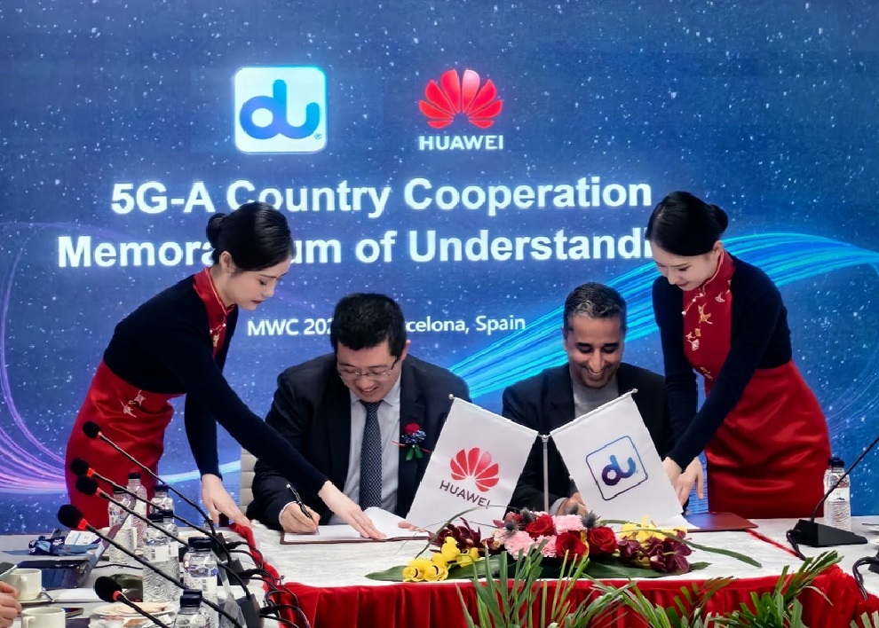 Huawei And Du Sign Strategic Cooperation MoU To Build The 5G Advanced   Du And Huawei MoU Signing At MWC 2024 