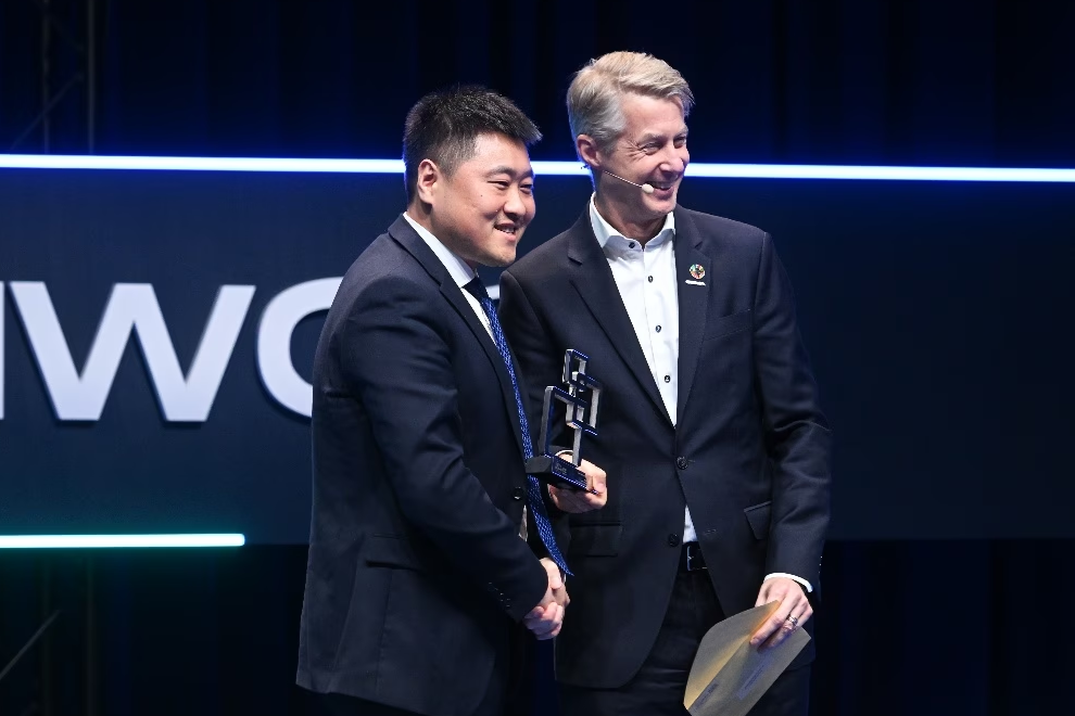 Huawei green antenna series wins GSMA GLOMO Award for 'Best Mobile Network Infrastructure'