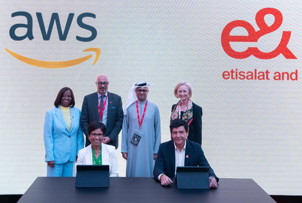 AWS and e& enter into a US$1 billion-plus agreement