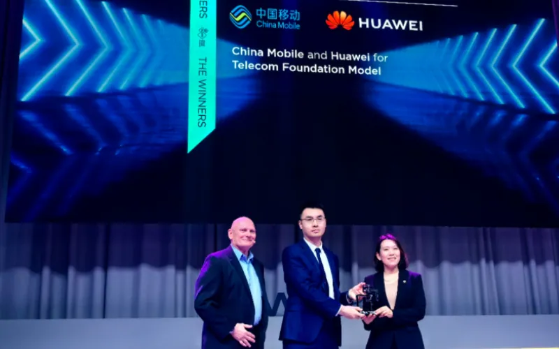 China Mobile and Huawei win the GSMA GLOMO Best Network Software Breakthrough and CTO Choice: Outstanding Mobile Technology Award