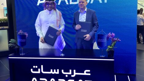 Quadsat and Arabsat sign MoU for spectrum management and antenna qualification