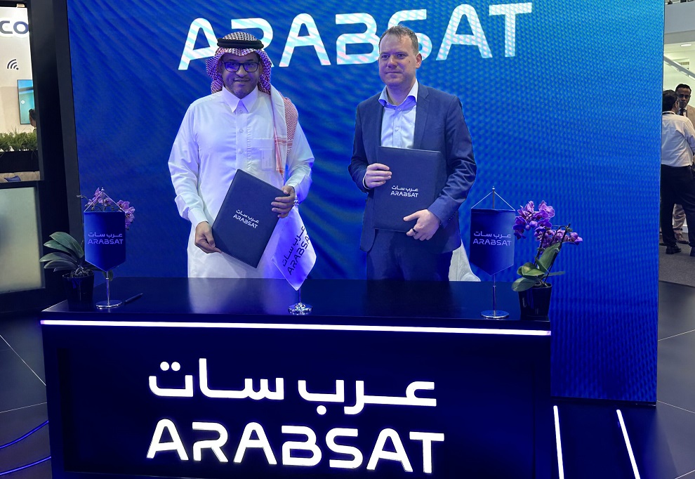 Quadsat and Arabsat sign MoU for spectrum management and antenna qualification