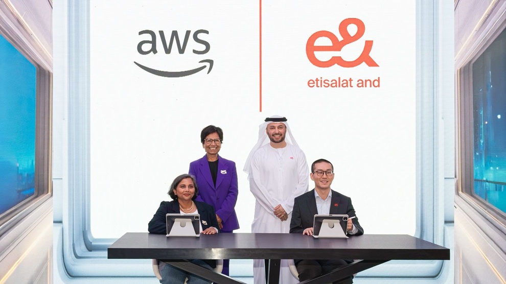 AWS eand to train 30k people in AI and cloud tech