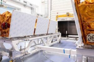 Eutelsat OneWeb renewal moves toward launch